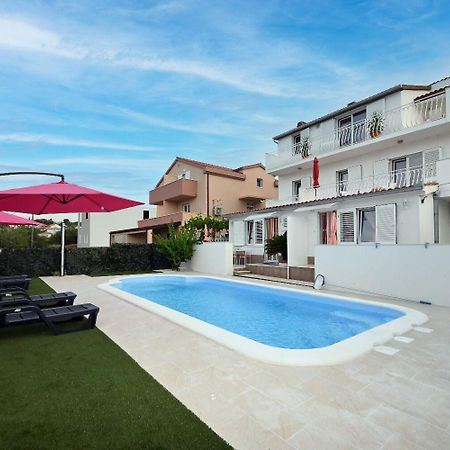 Apartment Mihovilovic สลาทิเน ภายนอก รูปภาพ