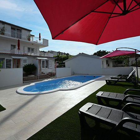 Apartment Mihovilovic สลาทิเน ภายนอก รูปภาพ