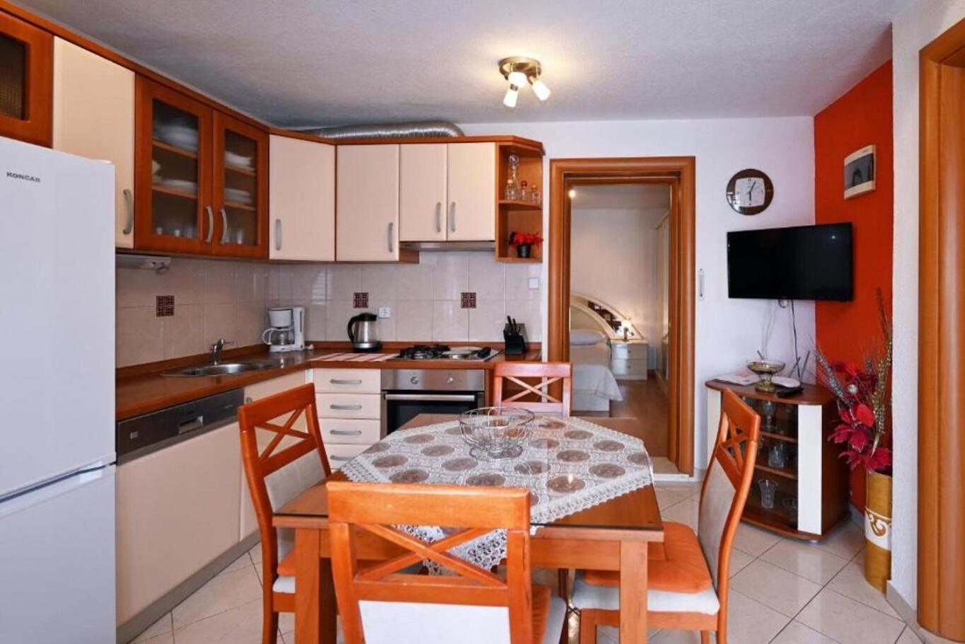 Apartment Mihovilovic สลาทิเน ภายนอก รูปภาพ