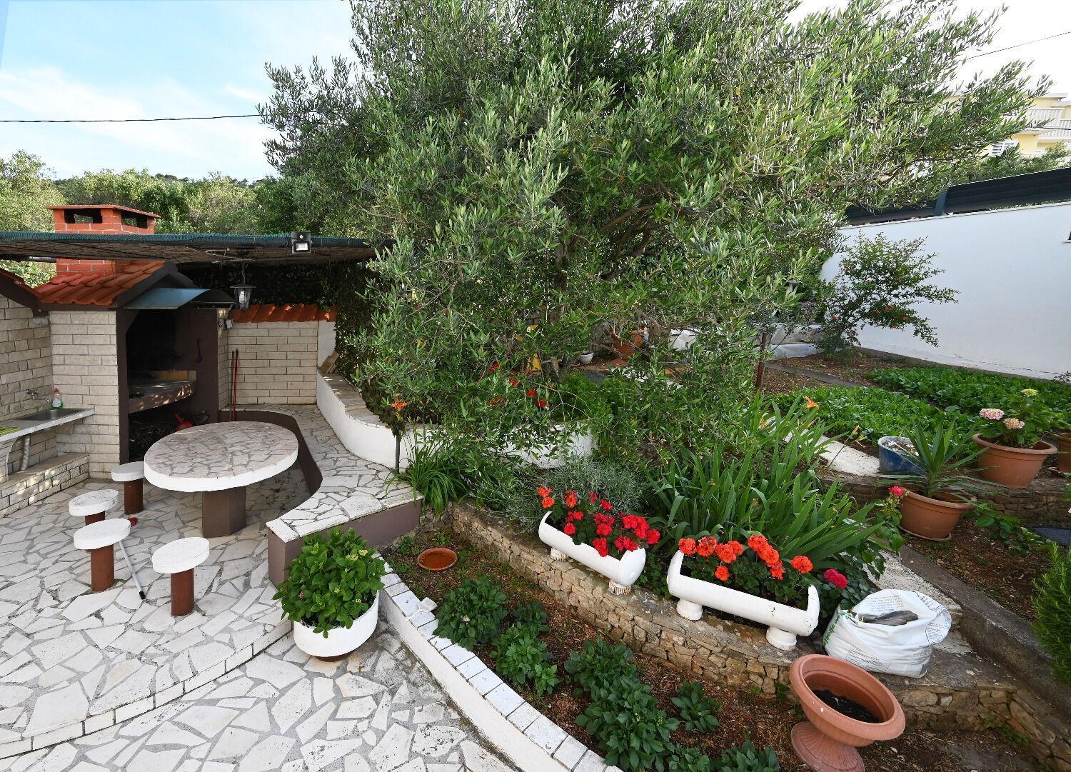 Apartment Mihovilovic สลาทิเน ภายนอก รูปภาพ