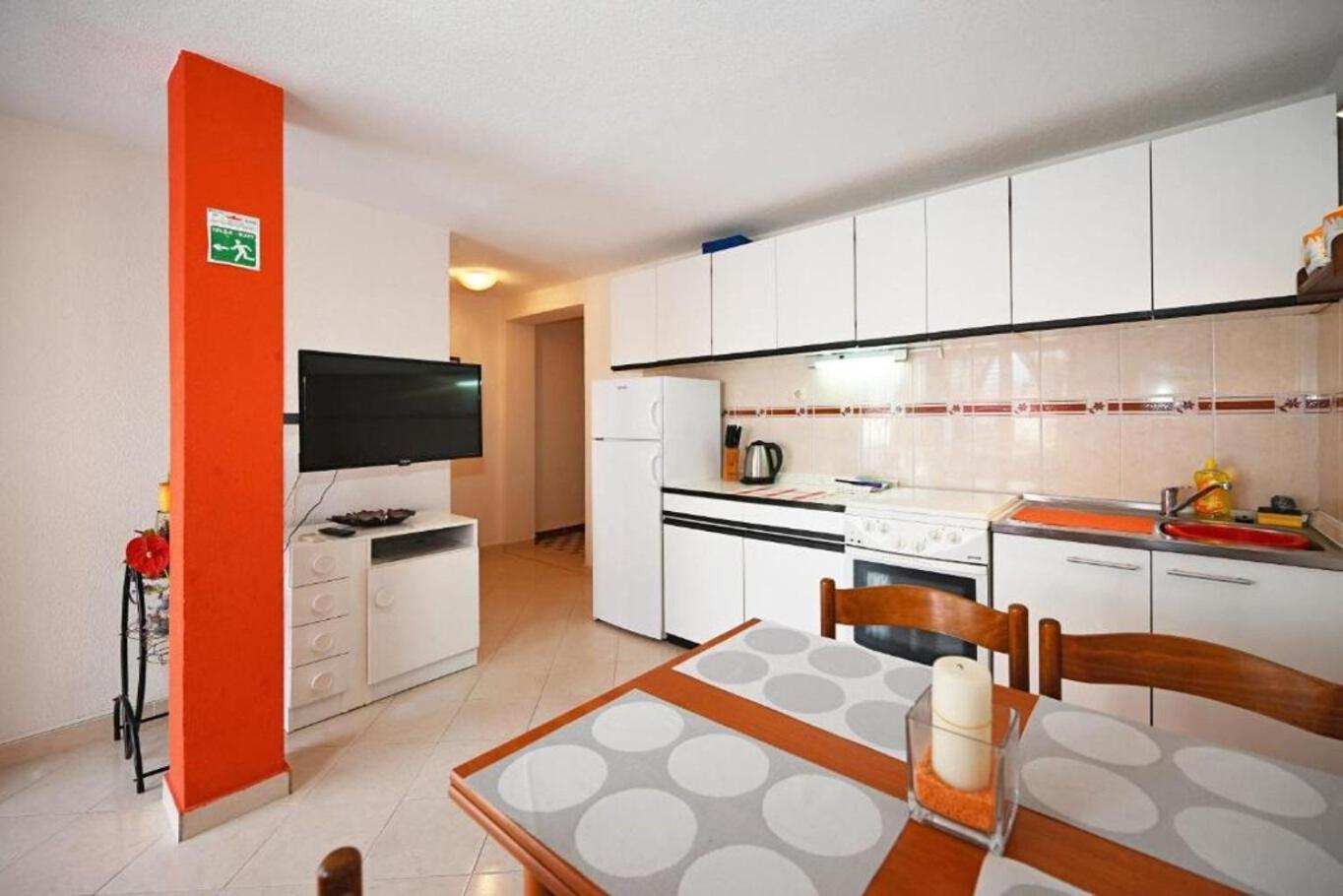 Apartment Mihovilovic สลาทิเน ภายนอก รูปภาพ