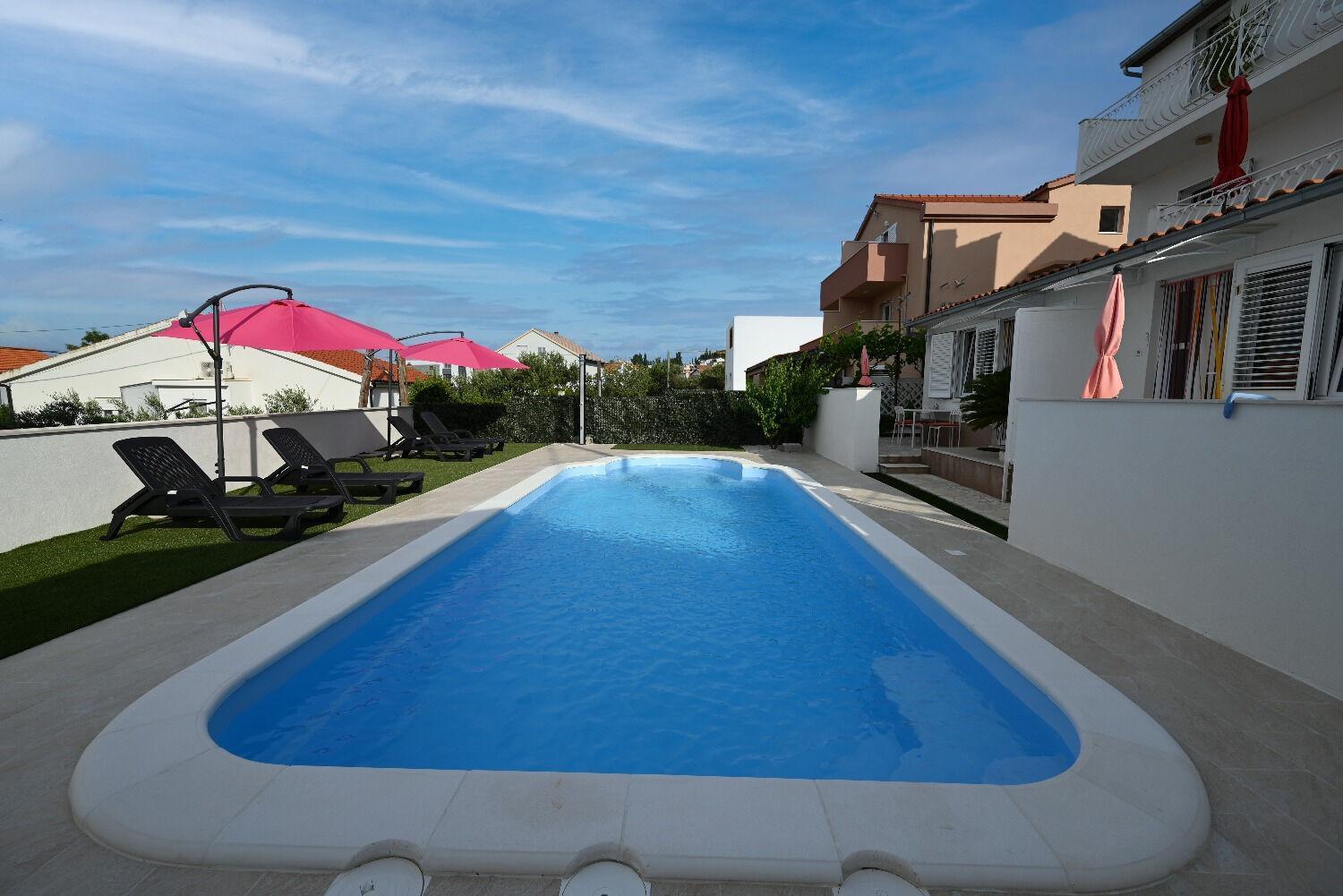 Apartment Mihovilovic สลาทิเน ภายนอก รูปภาพ