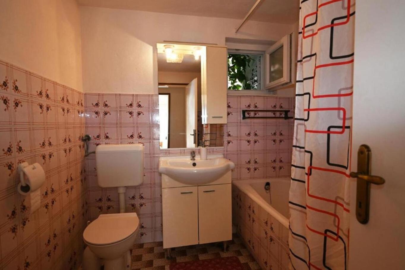 Apartment Mihovilovic สลาทิเน ภายนอก รูปภาพ