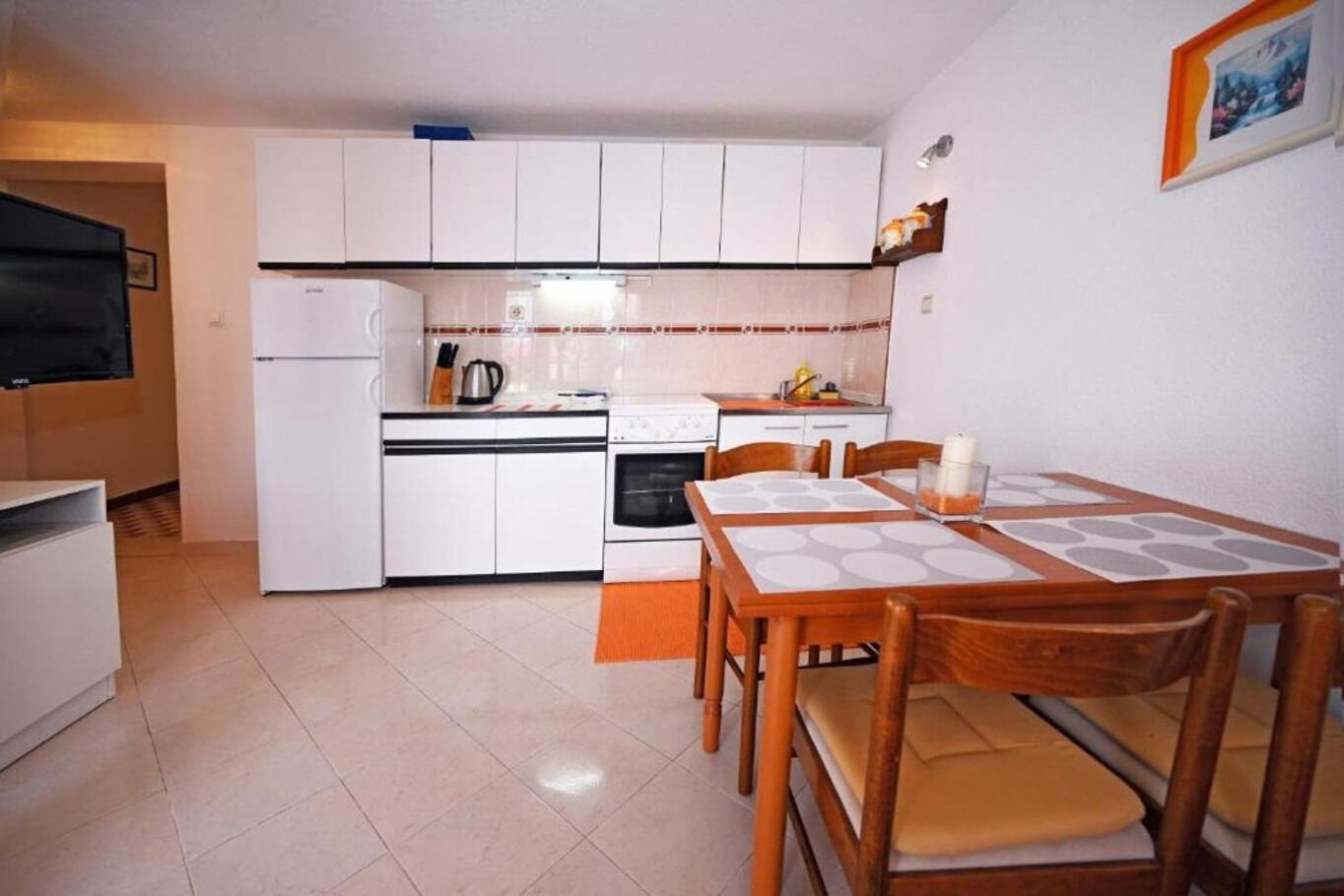 Apartment Mihovilovic สลาทิเน ภายนอก รูปภาพ