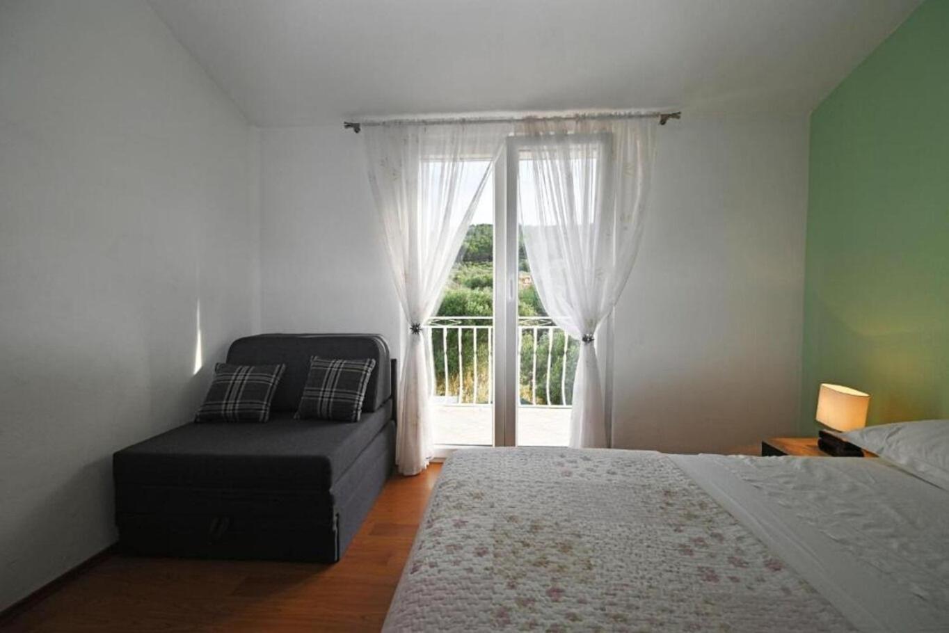 Apartment Mihovilovic สลาทิเน ภายนอก รูปภาพ