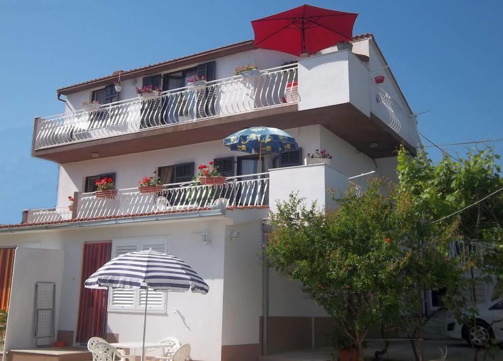 Apartment Mihovilovic สลาทิเน ภายนอก รูปภาพ
